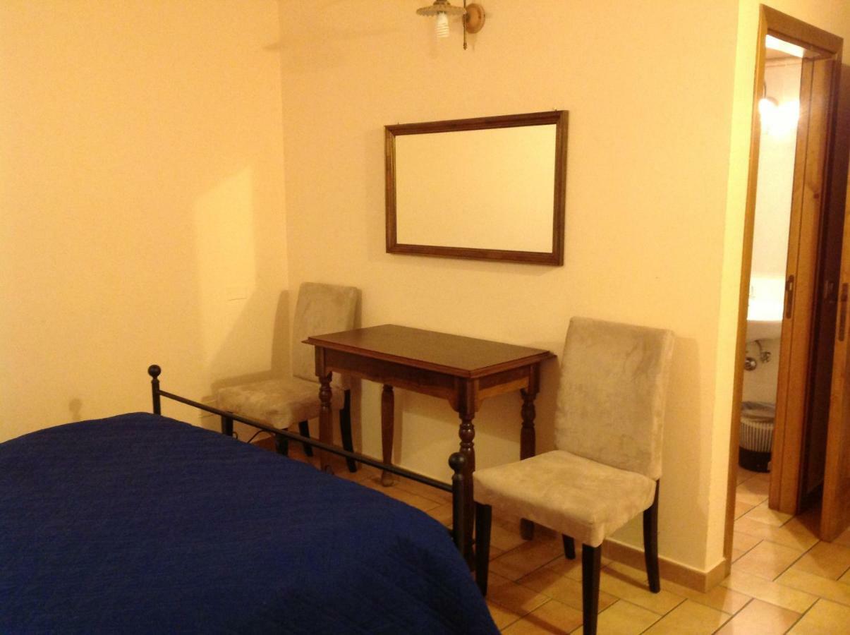 San Francesco Bedrooms อูร์บีโน ภายนอก รูปภาพ