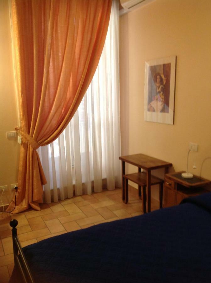 San Francesco Bedrooms อูร์บีโน ภายนอก รูปภาพ