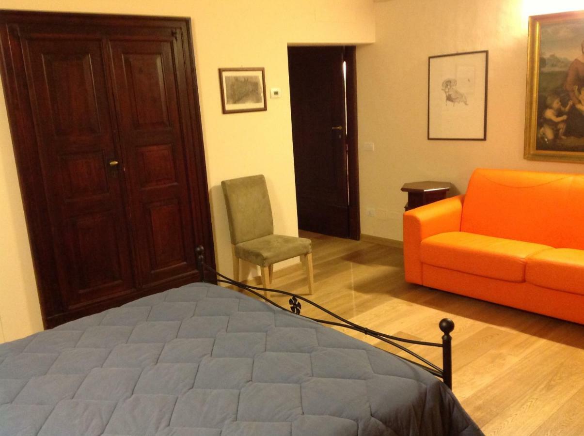 San Francesco Bedrooms อูร์บีโน ภายนอก รูปภาพ